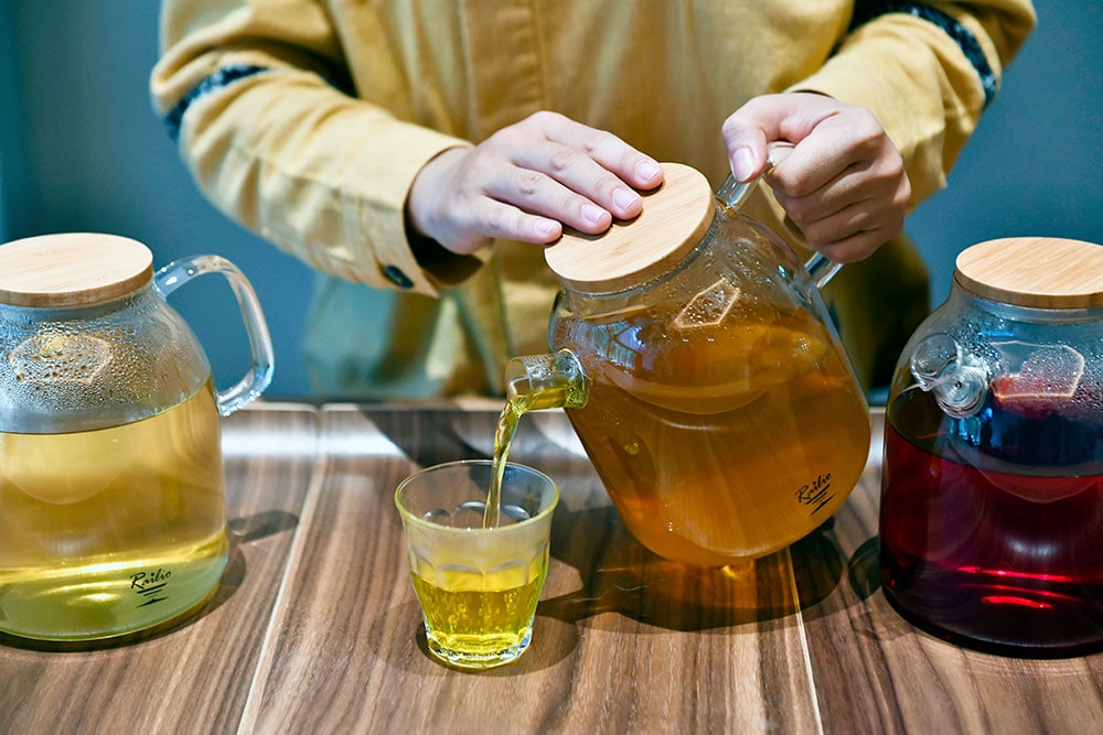 湯上り処では「女神茶」や「養肝茶」など、入浴前後におすすめのお茶も用意しています。