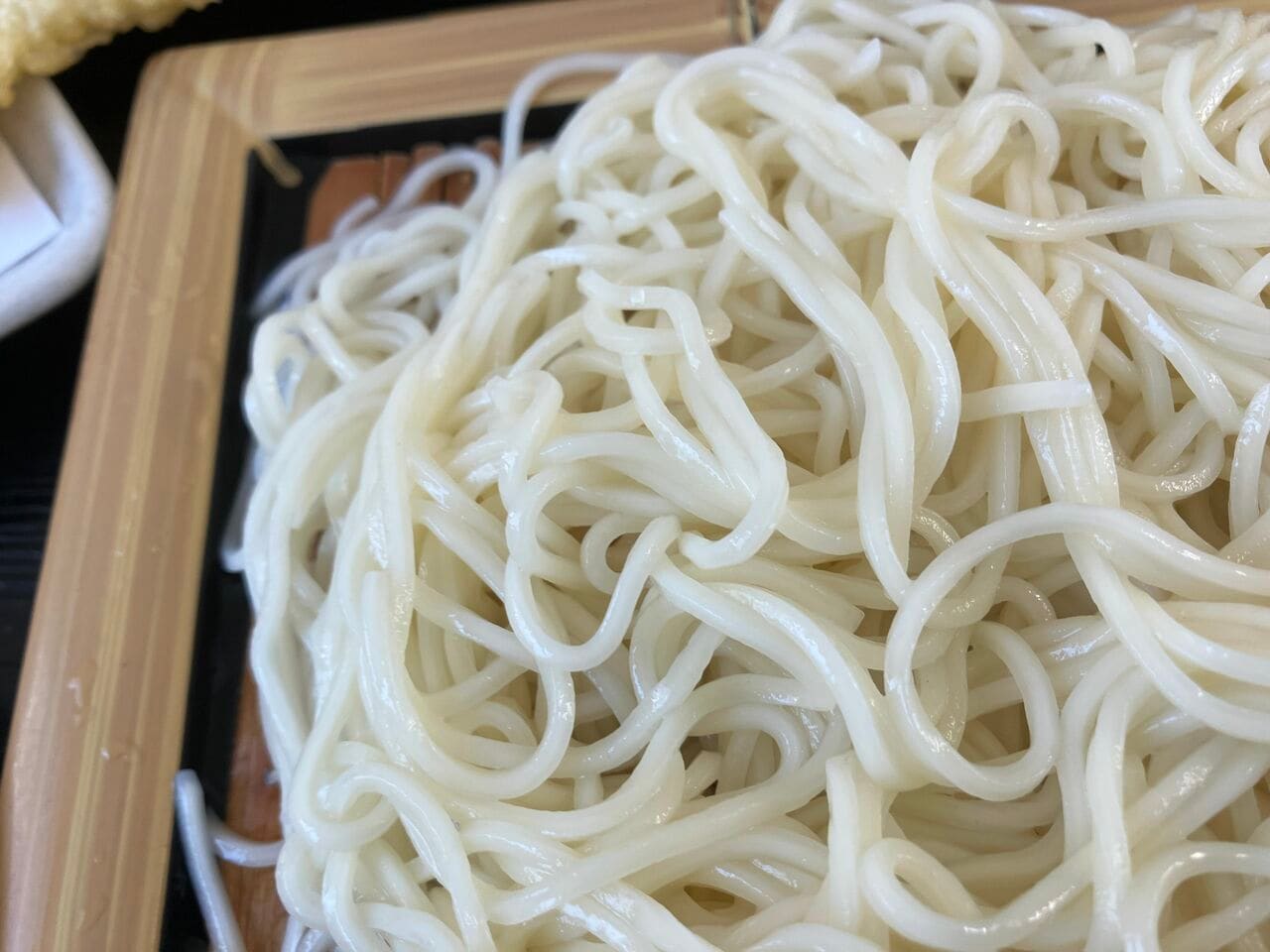 シコシコの細うどんは絶品だ