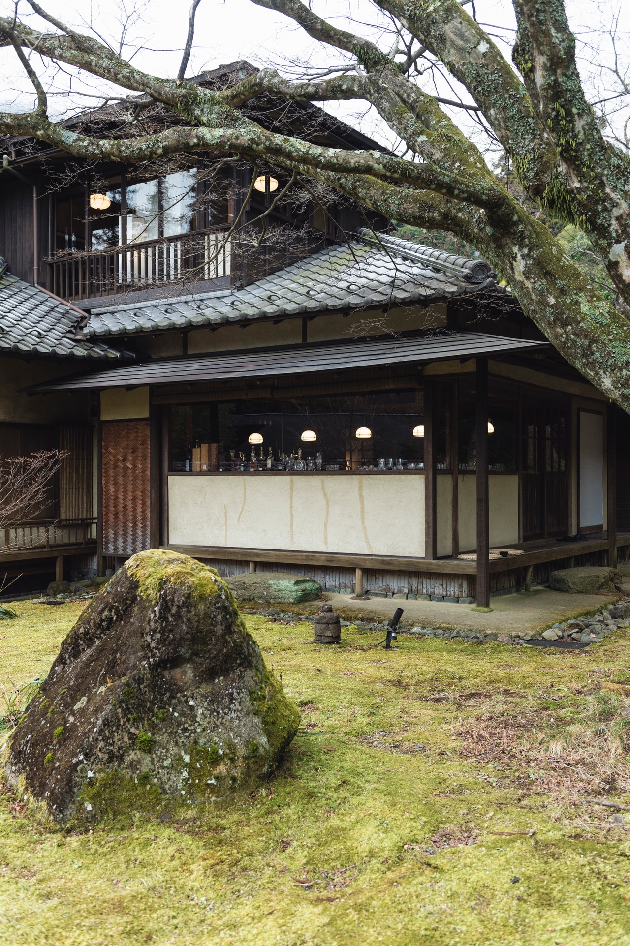 大正の名建築「三井翠松園」（登録有形文化財）は現在、料亭として蘇り庭内に遺る。