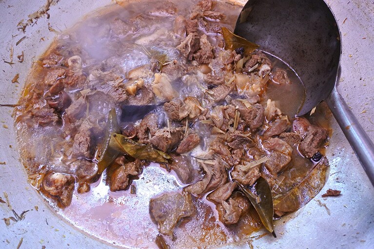 ガイドが目を輝かせて教えてくれた、市場の名物料理 “タンコオ”。