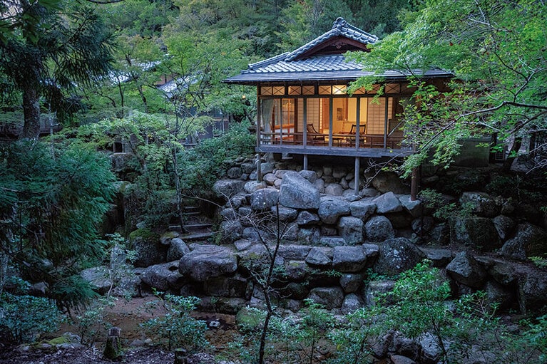 敷地の一番奥に建つ離れ「洗心亭」。昭和24年に宿泊した表千家即中斎宗匠によって命名された。