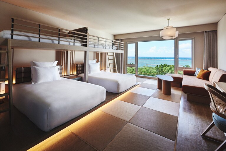 最大5名まで泊まれるコーラルウィングの「プレミアムコーラルバンクルーム」。