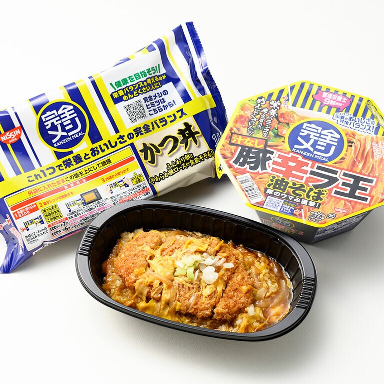 完全メシ豚辛ラ王 油そば 429円、冷凍完全メシ 5食セレクトセット 4,309円／日清食品