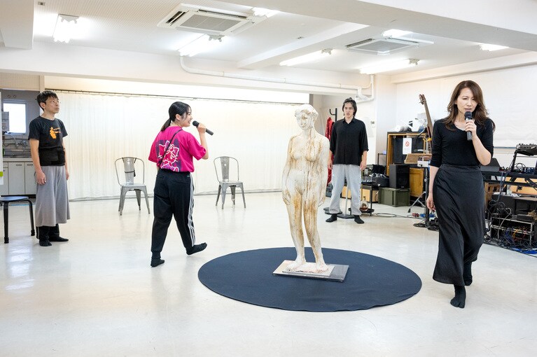 『フェードラ―炎の中で―』稽古場の様子。