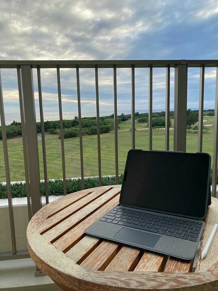 波の音を聞きながらワーケーション。