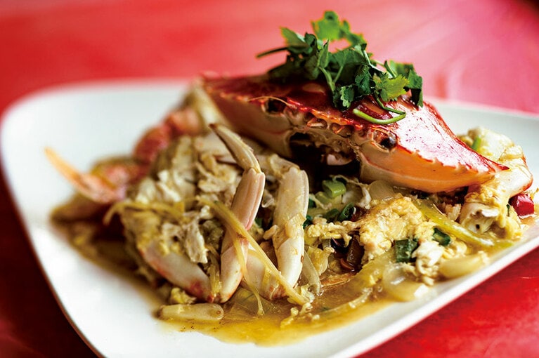 阿本活海產でこの日は卵、玉ねぎと蒸した「清炒蛋花蟹」1,150元を。旨味たっぷり。