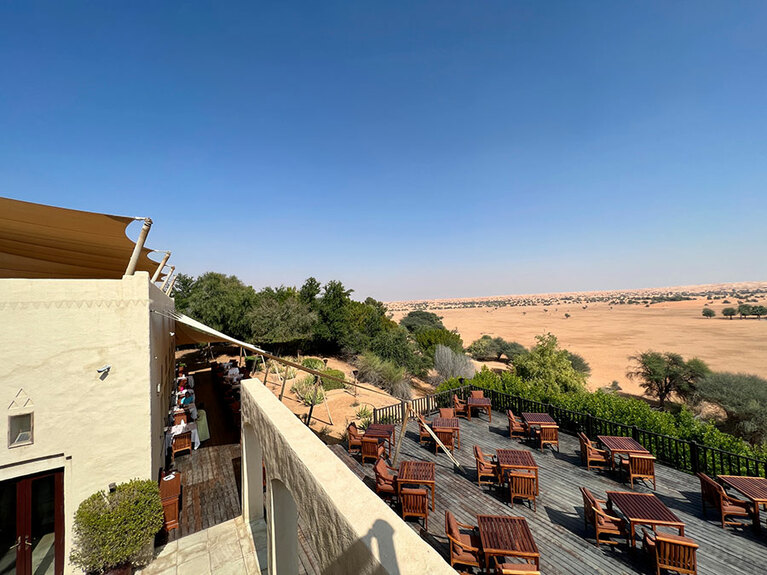 階下にあるレストランのテラスも、砂漠ビュー！