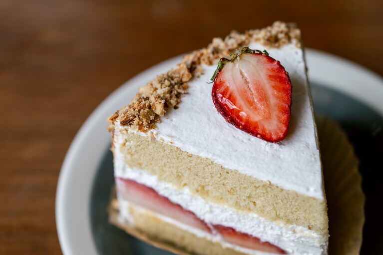 「完熟いちごのショートケーキ」テイクアウト 580円、イートイン 591円。