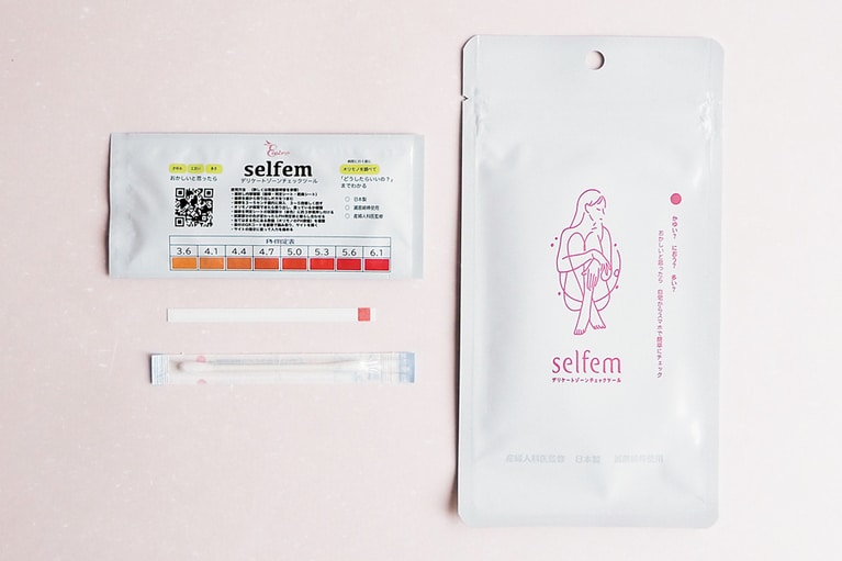 内容はpH判定表、pH判定シート、滅菌綿棒。selfem デリケートゾーンチェックツール（おりもの検査キット）1,650円／エオストレ