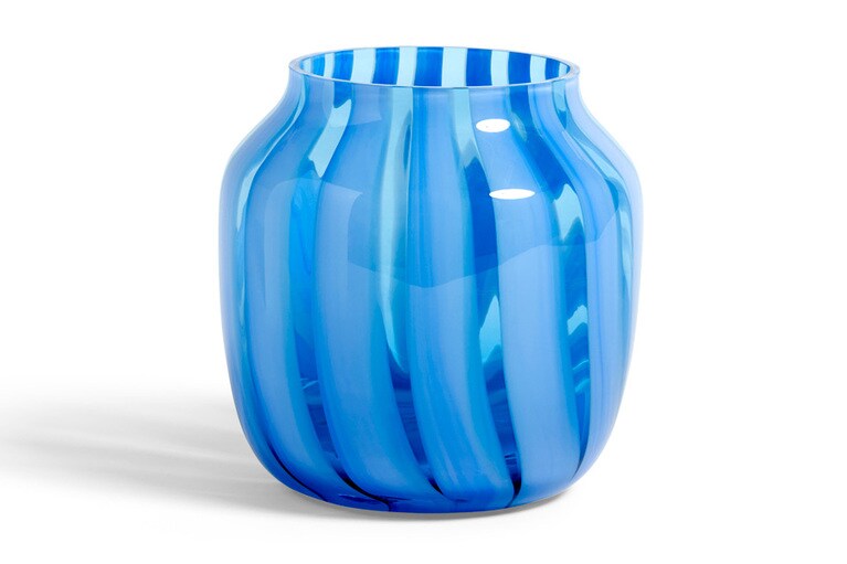 JUICE VASE。カラーはライトブルー。W22×H22cm、19,000円。