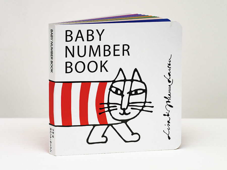 2010年に発刊された、リサと娘のヨハンナ初の共作絵本『BABY NUMBER BOOK』。当時まだ名前のないマイキーを表紙にした。©LISA LARSON