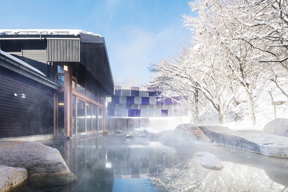 宿泊者は、星野温泉 トンボ湯、ケラ池スケートリンクが平日無料(2021年2月28日[日]まで)。