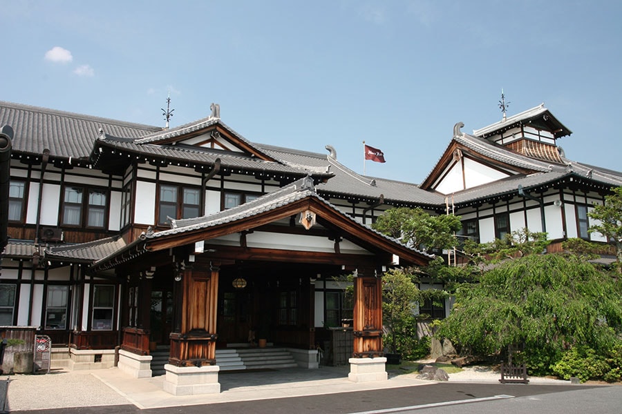 日本を代表するクラシックホテル「奈良ホテル」の本館外観。