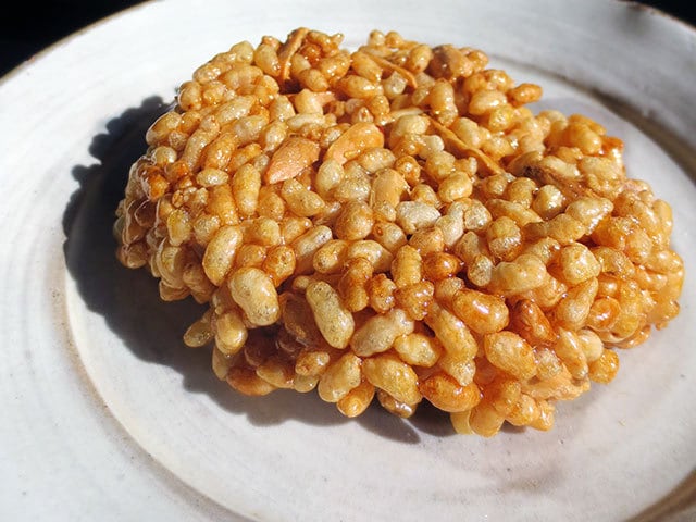 できたての粟おこし 食べたことある 本場で味わう大阪の名物菓子 そおだよおこの関西おいしい おやつ紀行