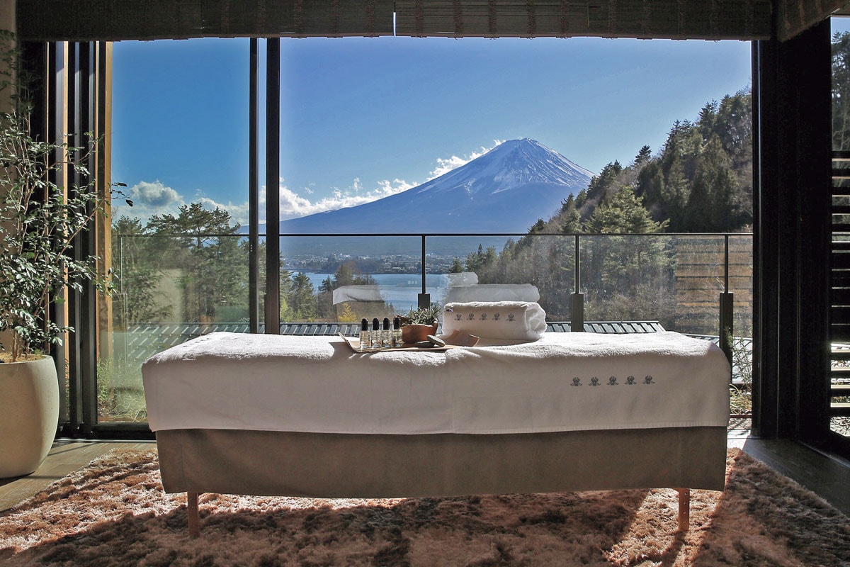 客室内で受けられるスパ“Spa by sisley”。肌の状態に合わせたトリートメントが選べる。