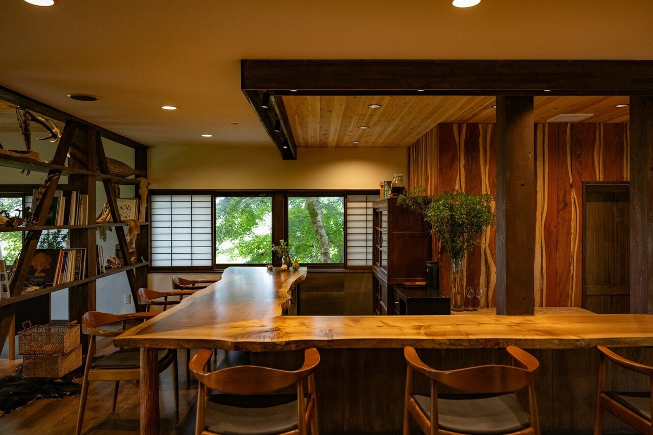 Restaurant UOZENの店内。