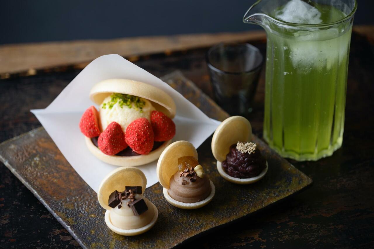 店内でイートインできるセットメニュー。ひとくちモナカ3種、アイスモナカ、お好きなお茶セット2,310円（写真は佐賀 うれしの茶）。