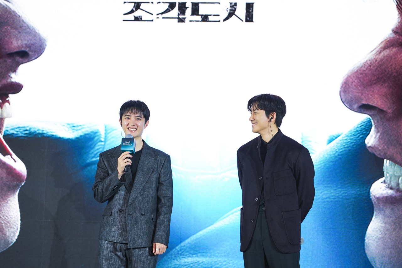 チ・チャンウクとド・ギョンス（EXO D.O.）。© 2025 Disney and its related entities