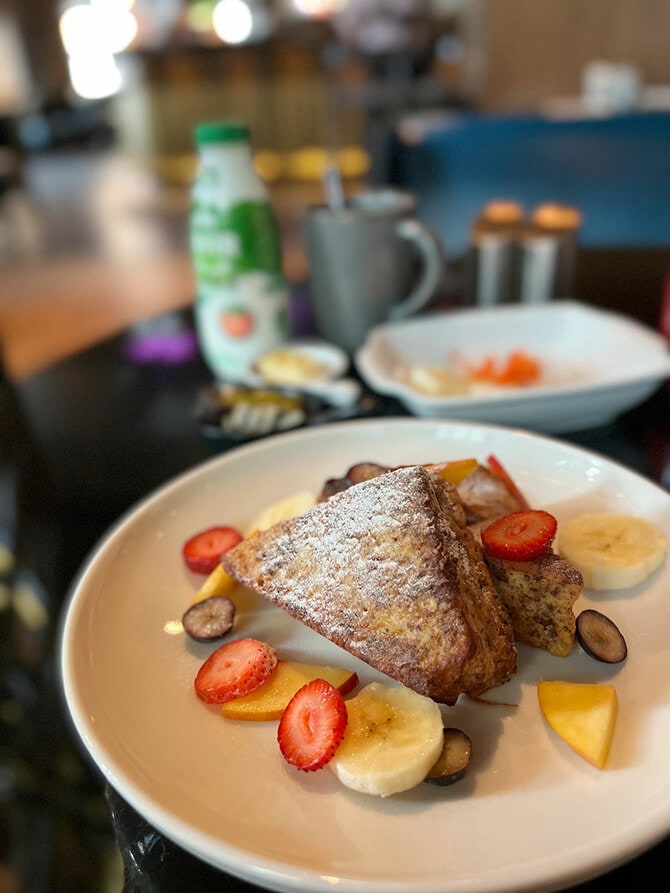 朝食は、ビュッフェのほかに、パンケーキやフレンチトーストなど、別メニューをオーダーすることもできる。