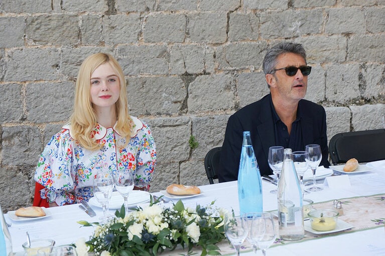 史上最年少、21歳で審査員を務めたエル・ファニング。今年のレッドカーペットの主役だった。右隣は同じく審査員で、去年『COLD WAR あの歌、2つの心』で監督賞を受賞したパヴェウ・パブリコフスキ。