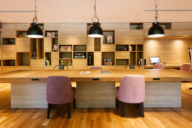 「今日は何をして遊ぶ？」。わくわく体験の情報がいっぱいのリゾートセンター。