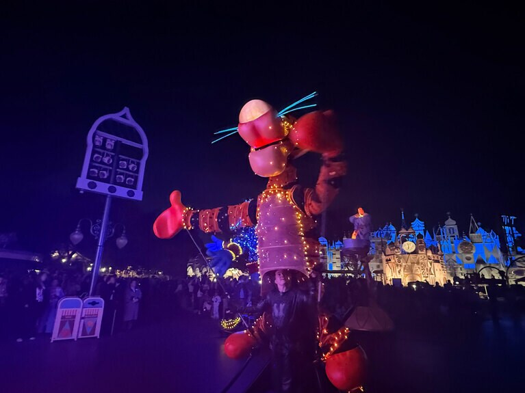 ティガーのマペット。ダンサーが一人一人操縦して動かしているのも見どころ