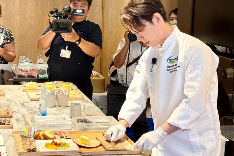 上村シェフは、グラスフェッドバターを使った製菓・製パン製品開発コンクール「フォンテラグランプリ2019」で優秀賞を受賞。