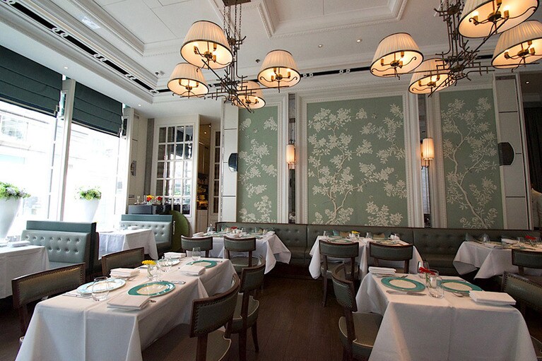 ホテルのダイニングはイタリアン。経営は別だが、このホテルのビルには話題の日本人シェフの店「Ta Vie(旅)」もあり、食べるのに困らないどころか、選択肢がありすぎて悩ましいというロケーション。