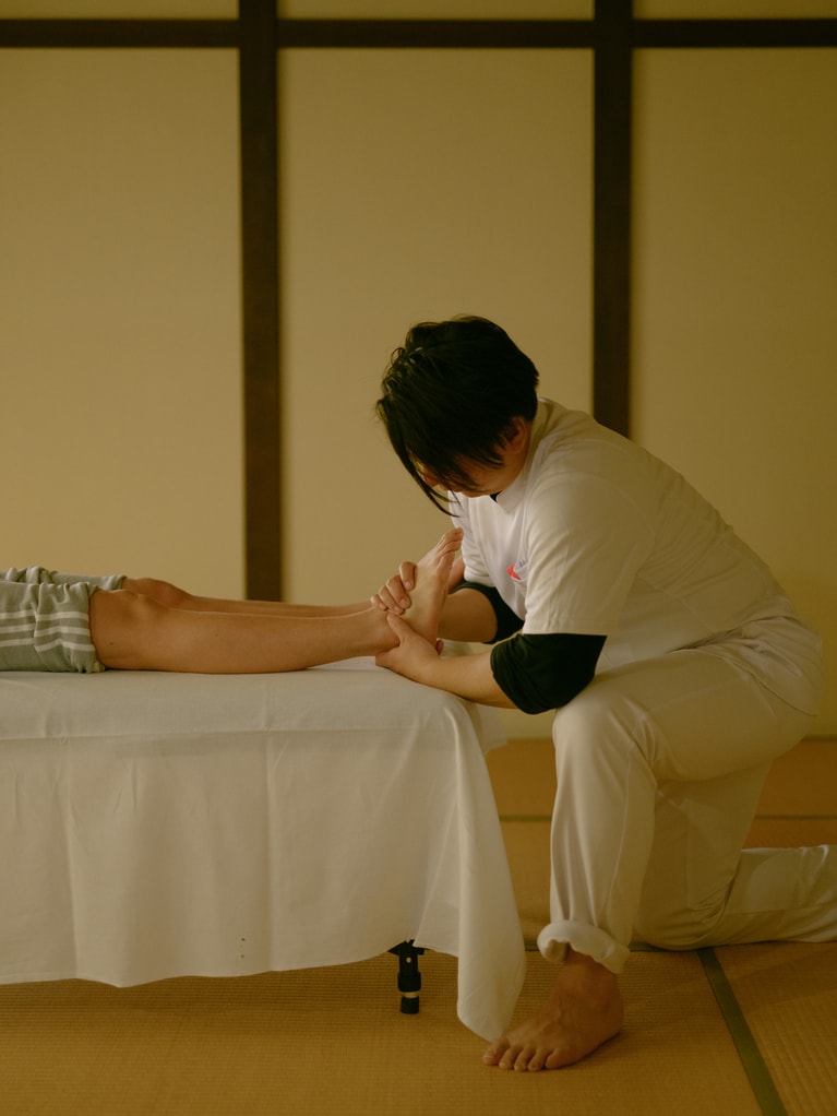 足指を調整すると、骨盤の歪みも解消できるとか。