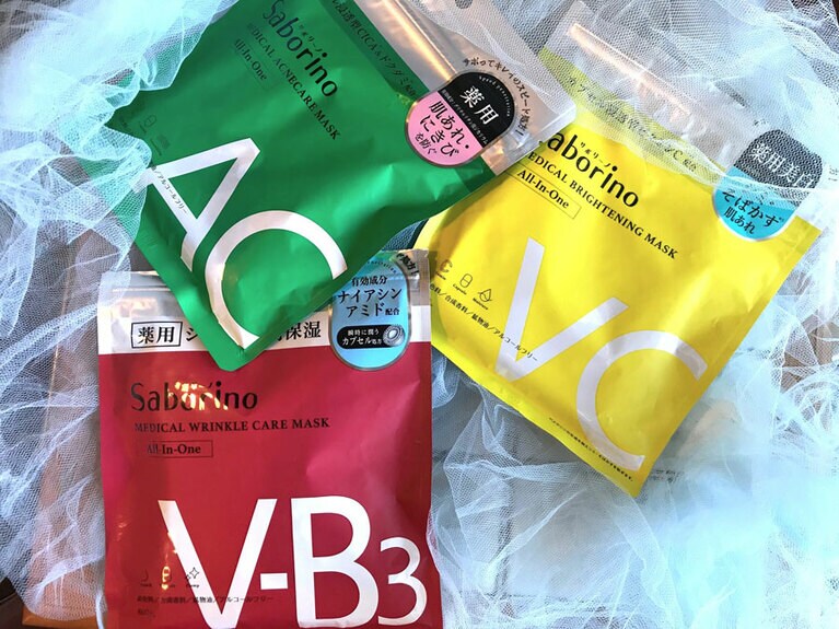 イエローは美白、グリーンは肌あれ、にきび防止、赤はシワ改善と、目的別の有効成分が配合されているシートマスク。