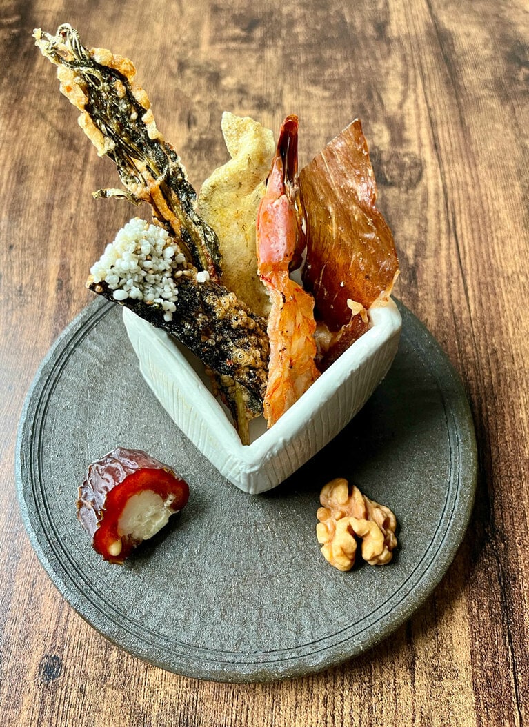 韓国の宮廷料理をベースにしたアミューズの一例。