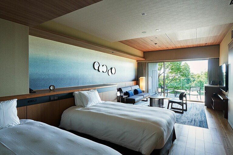 最上級の旅館リゾート「熱海・伊豆山 佳ら久」では大切な人と落ち着いたひとときを過ごすことができる。