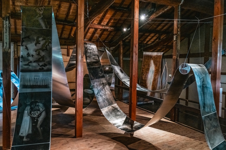 「カネ吉別邸」に展示されているガブリエラ・モラウェッツの作品。