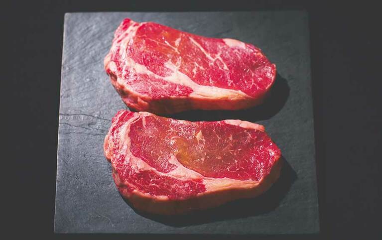 Saito Farm「ニュージーランド産特選牧草牛 リブアイロール」約250g×2枚 1,019円／100g／麻布十番店