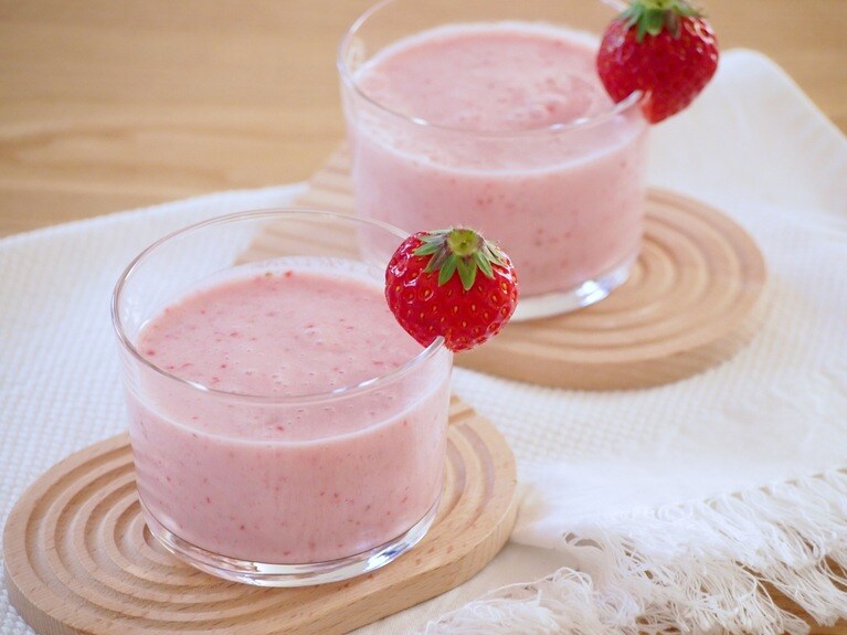 いちごの甘酒ドリンク。旬のいちごを使ってヘルシーなドリンクに。