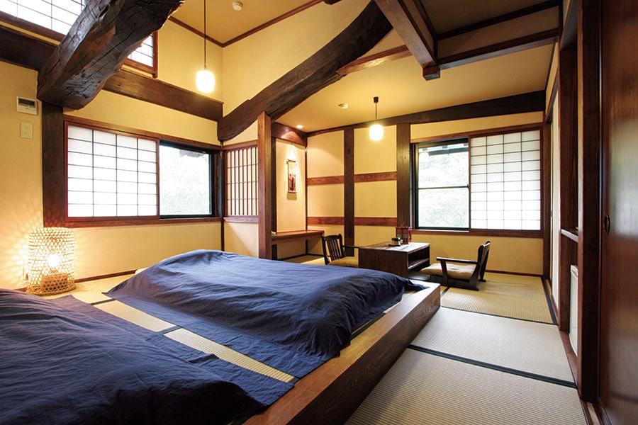 新潟の豪農屋敷を移築した客室「木庵」。