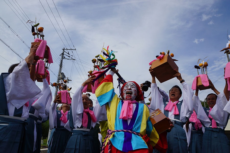 丹生神社の笑い祭。提供：日高川町