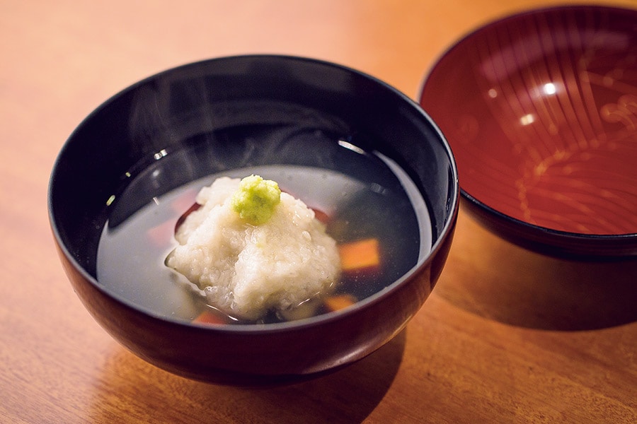 たらの身と濃厚な白子豆腐の小鍋。