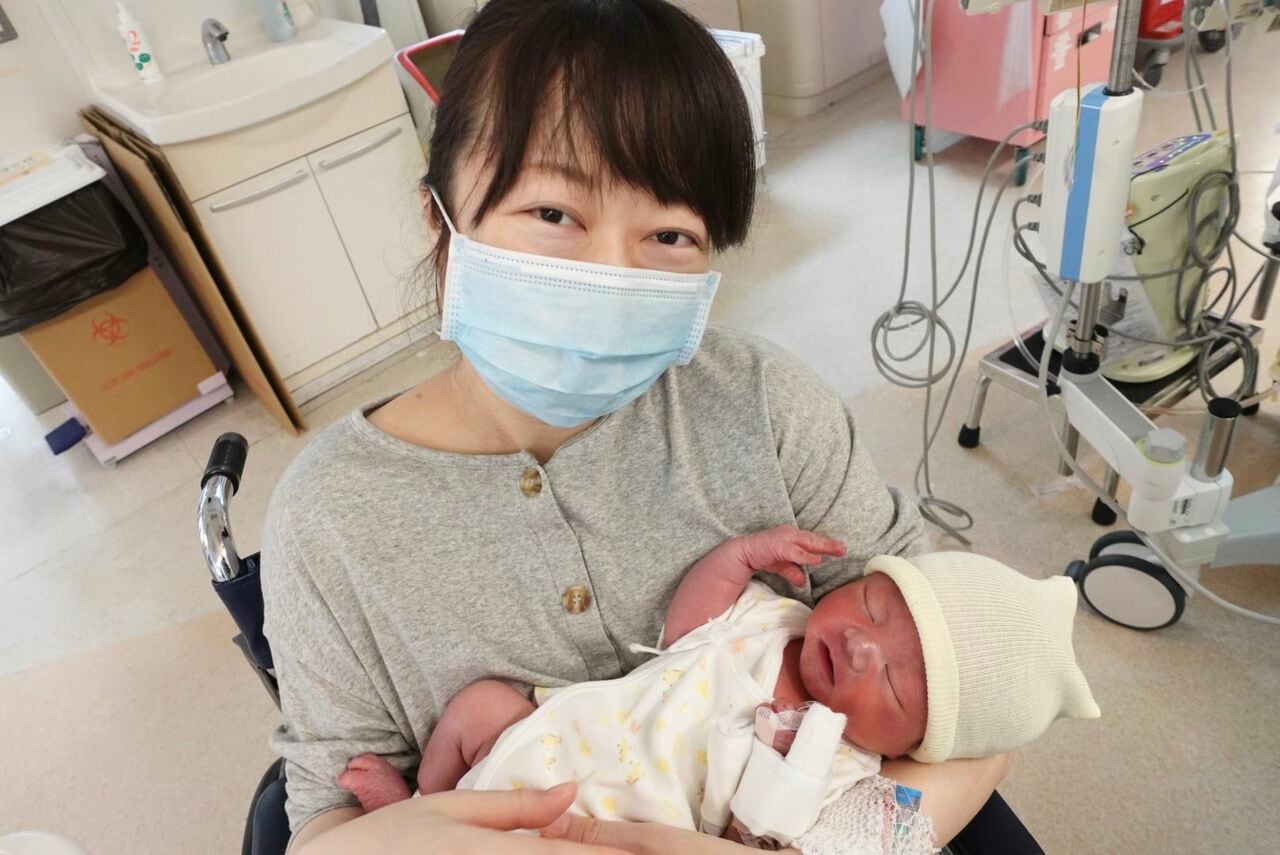 出産した次の日車椅子でNICUへ行ったあいりさん