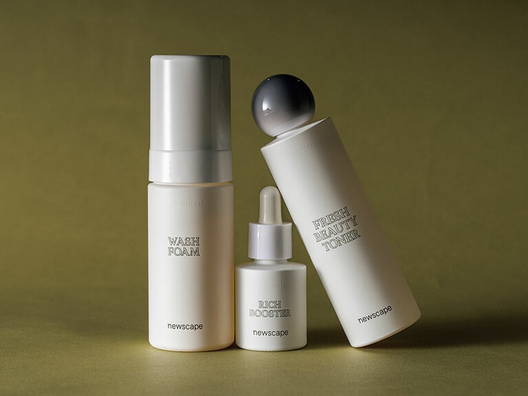 100％自然由来、限りなく香らない無香料。ユニセックスセット［セット内容：WASH FORM 120mL、FRESH BEAUTY TONER 150mL、RICHI BOOSTER 30mL］5,940円／newscape（数量限定発売中）