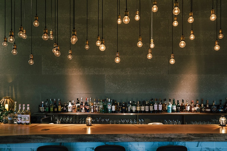 バーには女性のひとり客も度々訪れるそう。