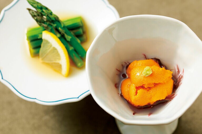 小樽を中心に北海道の食材をふんだんに使った懐石料理。個室の食事処で味わえる。