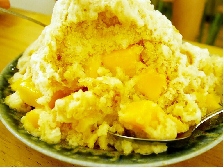 ごろごろと現れる大きめカットのマンゴー。