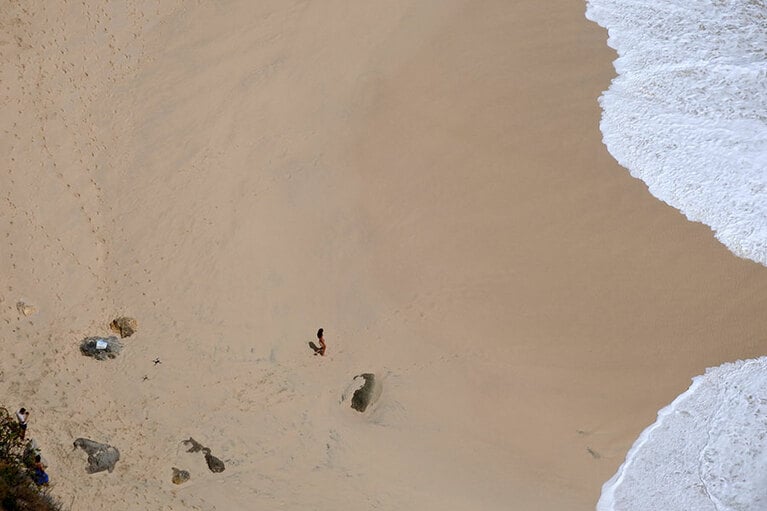 1日ツアーでは時間が足りないけれど、ビーチまで降りていくこともできます。