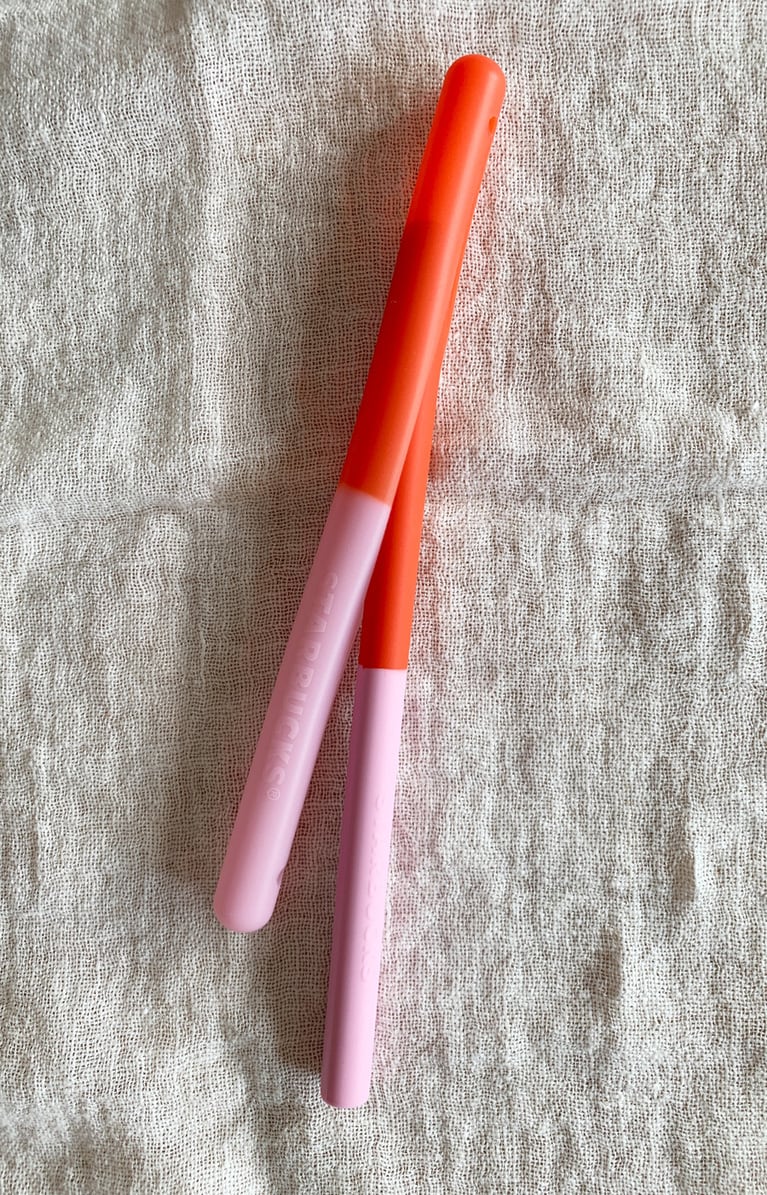 ストローケースに、すっぽりと入ります。