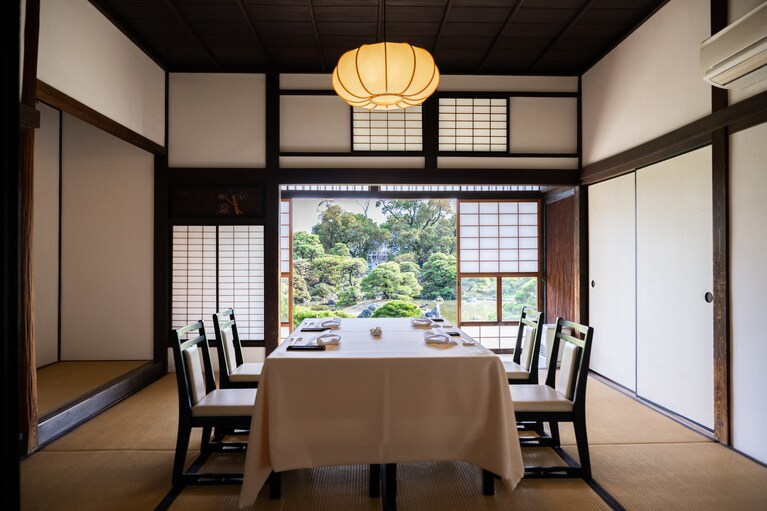 伯爵家が過ごした居室を、食事の個室として利用できる。