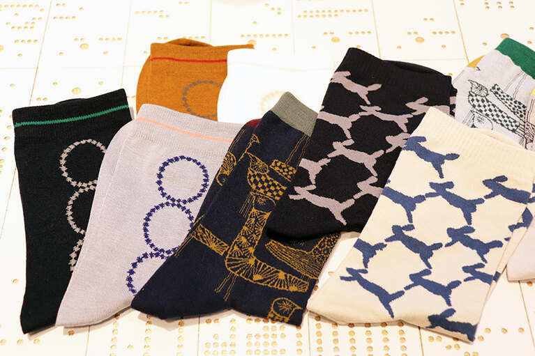 レディースソックス 2,640円～2,860円。メンズソックス 2,750円～2,970円。