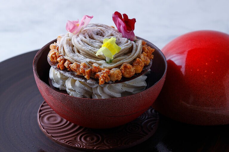 ザ・カハラ・ホテル＆リゾート 横浜「ザ・カハラ・プレゼントモンブラン」(限定20個 12cm／10,800円)。