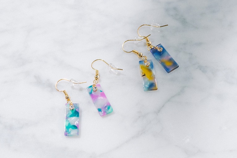 ピアス 各組 100円(100円ショップFLET'S 、百圓領事館) 。