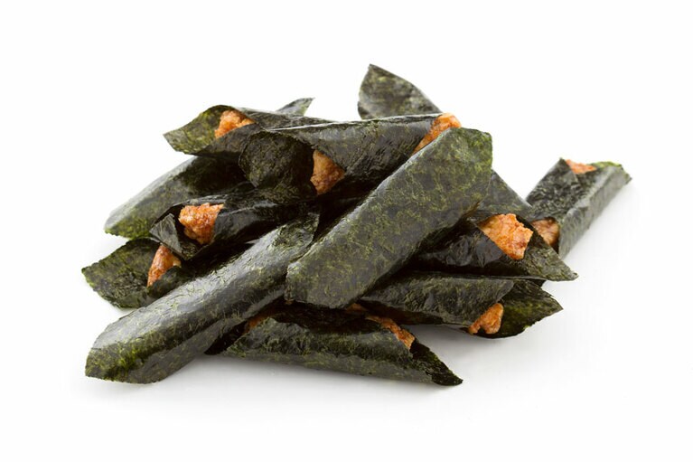 〈海苔巻き揚げ煎しょうゆ〉3本入り×8袋 1,296円。